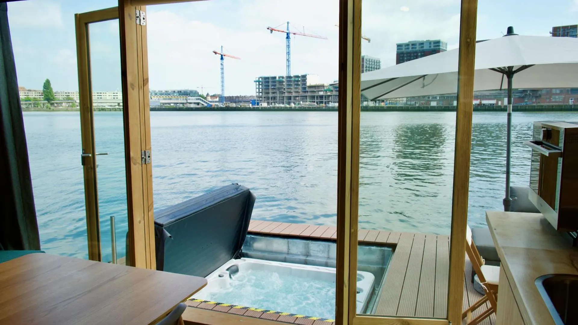 Wikkelboats At Floating Rotterdam Rijnhaven Vila Países Baixos